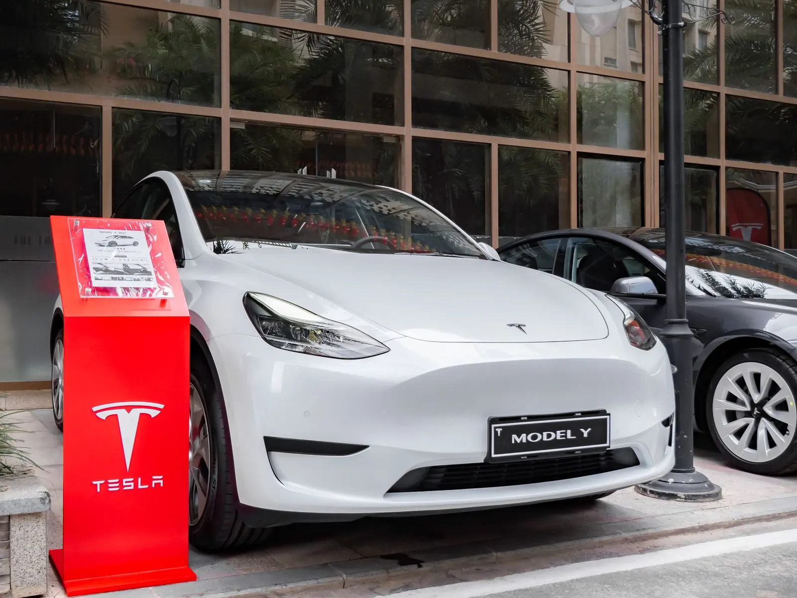 Model Y mit Anhängerkupplung für den Fahrradträger