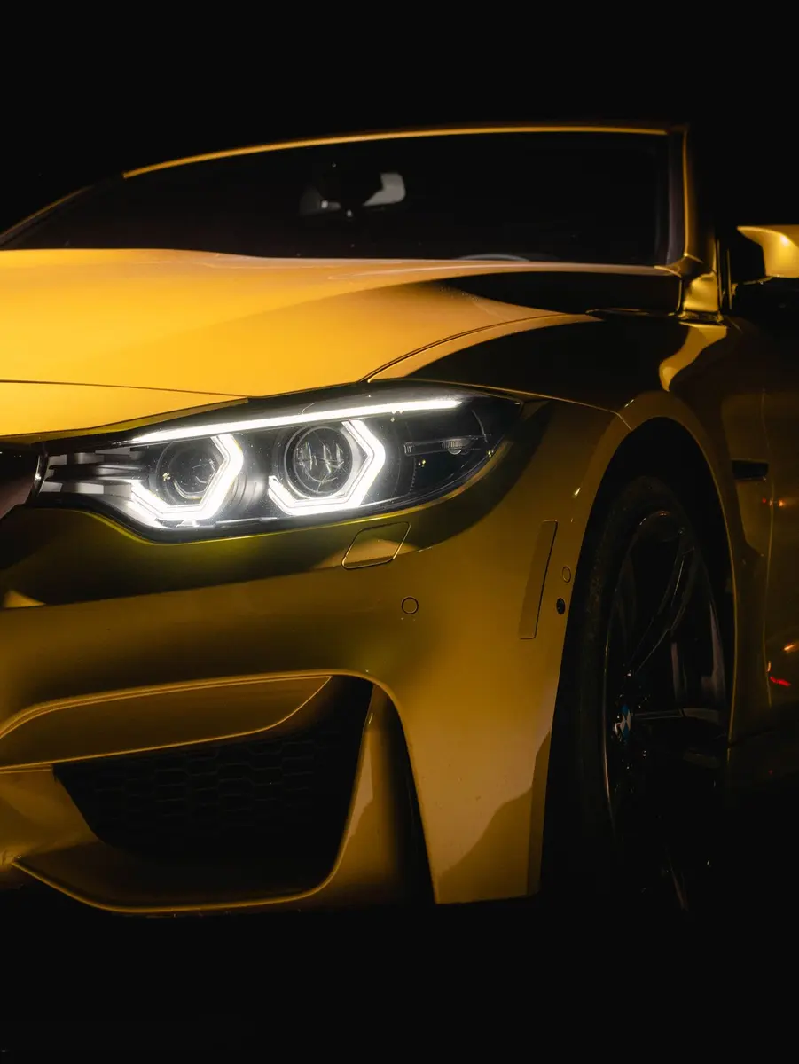 LED-Scheinwerfer links mit Tagfahrring